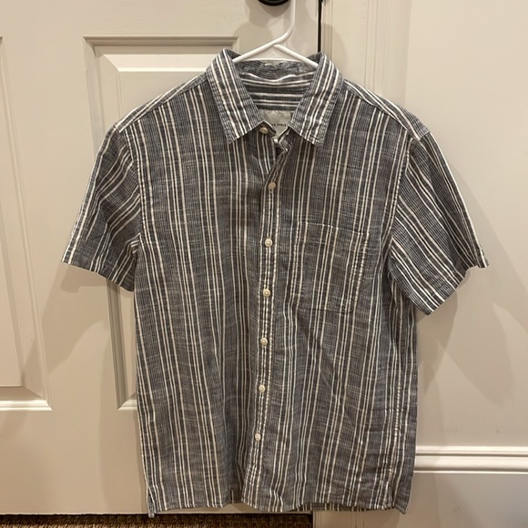 3x American Eagle Button-Up Poolside Shirts Size Small - Picture 2 of 10